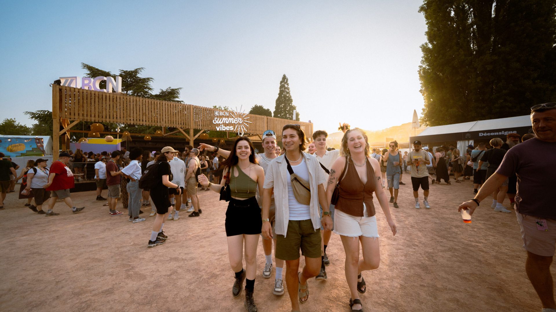 MYVisuaL_Festineuch25_Figurants_Pub